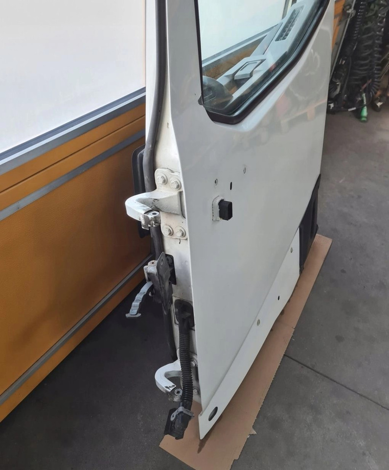 DRZWI KOMPLETNE LEWE RENAULT GAMA T K C RANGE ŚREDNIA KABINA - Puerta y piezas: foto 4 DRZWI KOMPLETNE LEWE RENAULT GAMA T K C RANGE ŚREDNIA KABINA - Puerta y piezas: foto 4