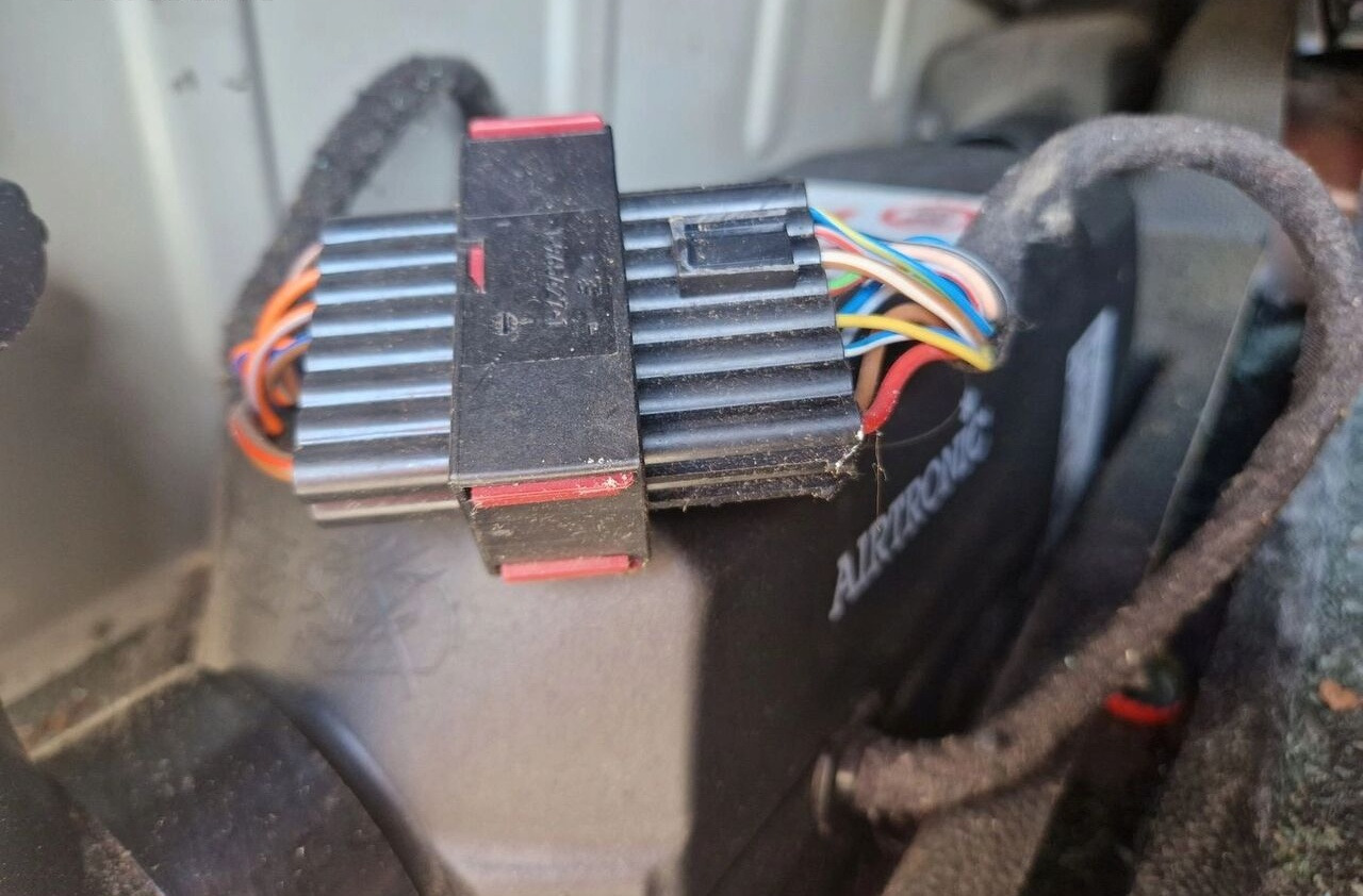 Eberspächer WEBASTO OGRZEWANIE POSTOJOWE FORD F-MAX 500 EBERSPACHER AIRTRONIC D2 24V - Calefacción/ Ventilación para Camión: foto 2 Eberspächer WEBASTO OGRZEWANIE POSTOJOWE FORD F-MAX 500 EBERSPACHER AIRTRONIC D2 24V - Calefacción/ Ventilación para Camión: foto 2