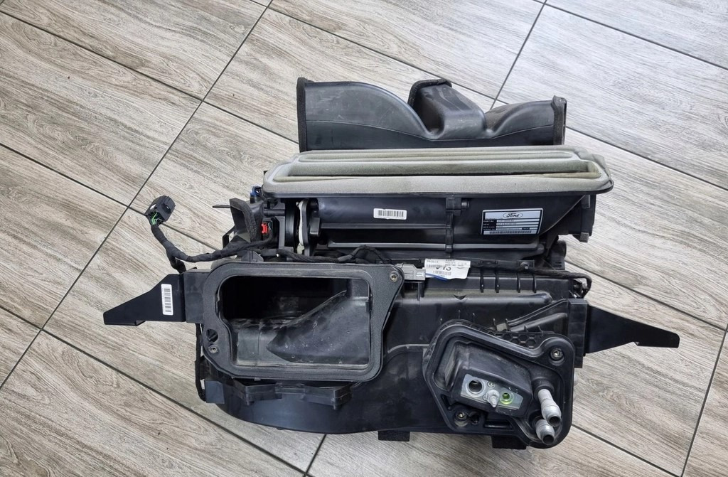 FORD NAGRZEWNICA KOMPLETNA FORD F MAX 500 EURO 6 - Calefacción/ Ventilación para Camión: foto 5 FORD NAGRZEWNICA KOMPLETNA FORD F MAX 500 EURO 6 - Calefacción/ Ventilación para Camión: foto 5