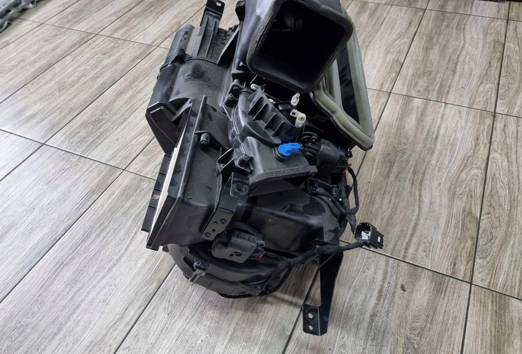 FORD NAGRZEWNICA KOMPLETNA FORD F MAX 500 EURO 6 - Calefacción/ Ventilación para Camión: foto 4 FORD NAGRZEWNICA KOMPLETNA FORD F MAX 500 EURO 6 - Calefacción/ Ventilación para Camión: foto 4