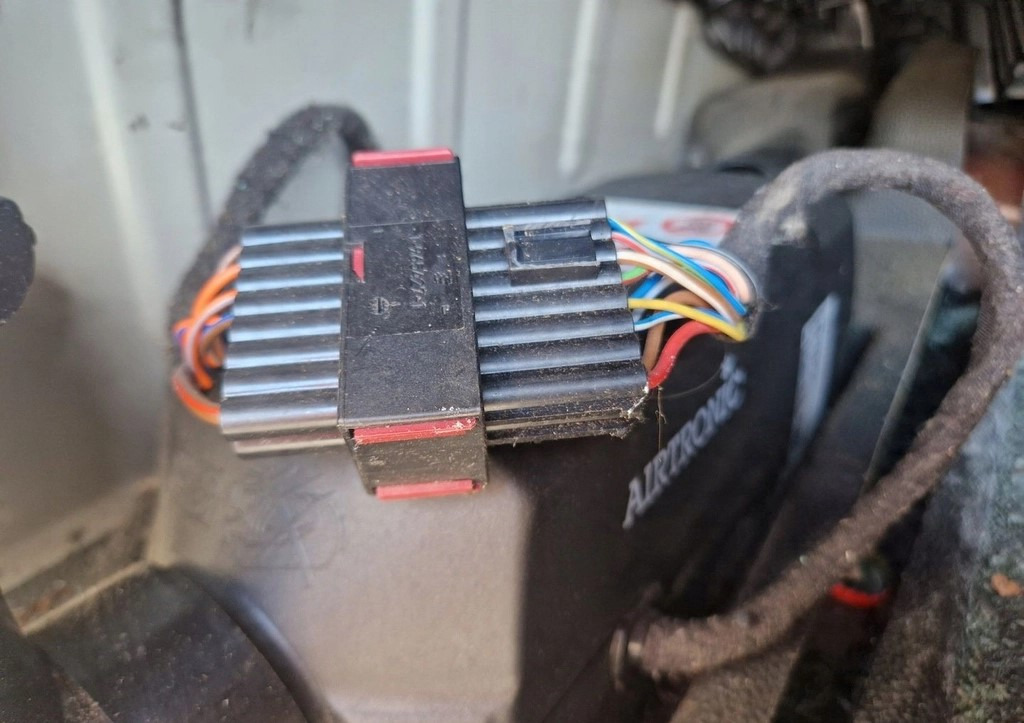 FORD WEBASTO OGRZEWANIE POSTOJOWE FORD F-MAX 500 EBERSPACHER AIRTRONIC D2 24V - Calefacción/ Ventilación para Camión: foto 2 FORD WEBASTO OGRZEWANIE POSTOJOWE FORD F-MAX 500 EBERSPACHER AIRTRONIC D2 24V - Calefacción/ Ventilación para Camión: foto 2