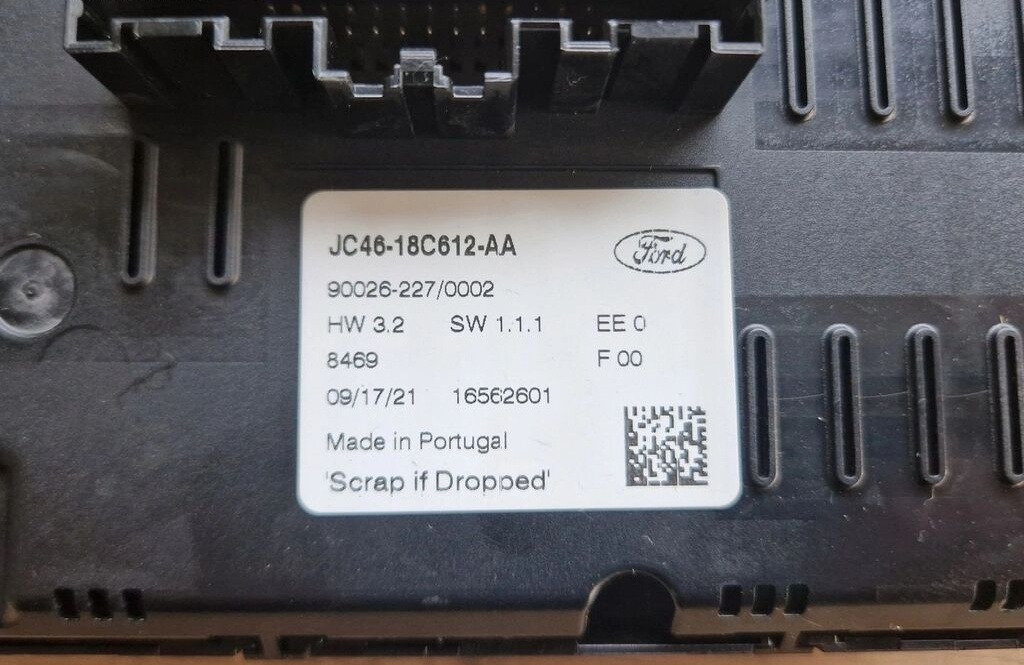 Ford F-MAX JC46-18C612-AA Ford F-MAX - Salpicadero para Camión: foto 2 Ford F-MAX JC46-18C612-AA Ford F-MAX - Salpicadero para Camión: foto 2