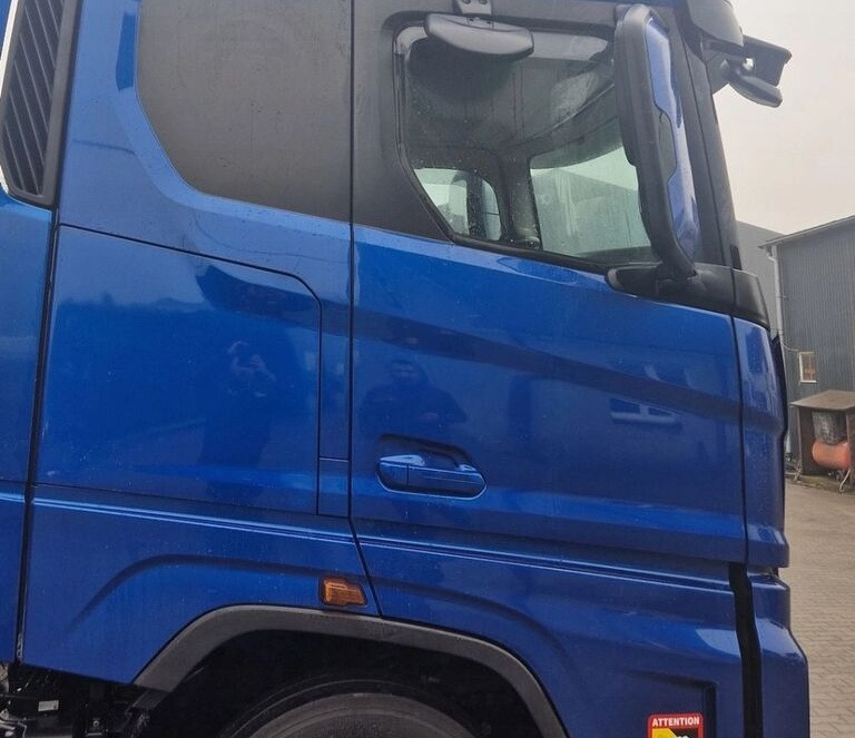Ford KOMPLETNA F-MAX TRUCKS CARGO 500 for Ford FORD F-MAX TRUCKS CARGO 500 - Cabina: foto 5 Ford KOMPLETNA F-MAX TRUCKS CARGO 500 for Ford FORD F-MAX TRUCKS CARGO 500 - Cabina: foto 5