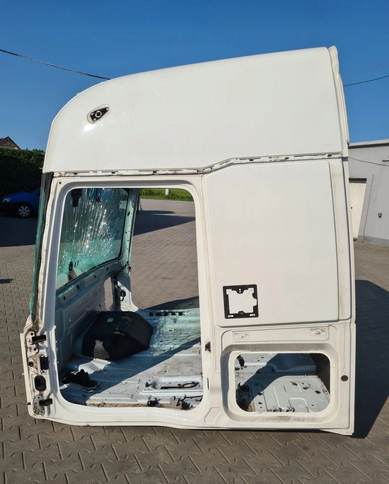 GOŁA SZKIELET POSZYCIE BLACHA RENAULT GAMA T HIGH WYSOKA KABINA - USZKODZONA - Cabina: foto 2 GOŁA SZKIELET POSZYCIE BLACHA RENAULT GAMA T HIGH WYSOKA KABINA - USZKODZONA - Cabina: foto 2
