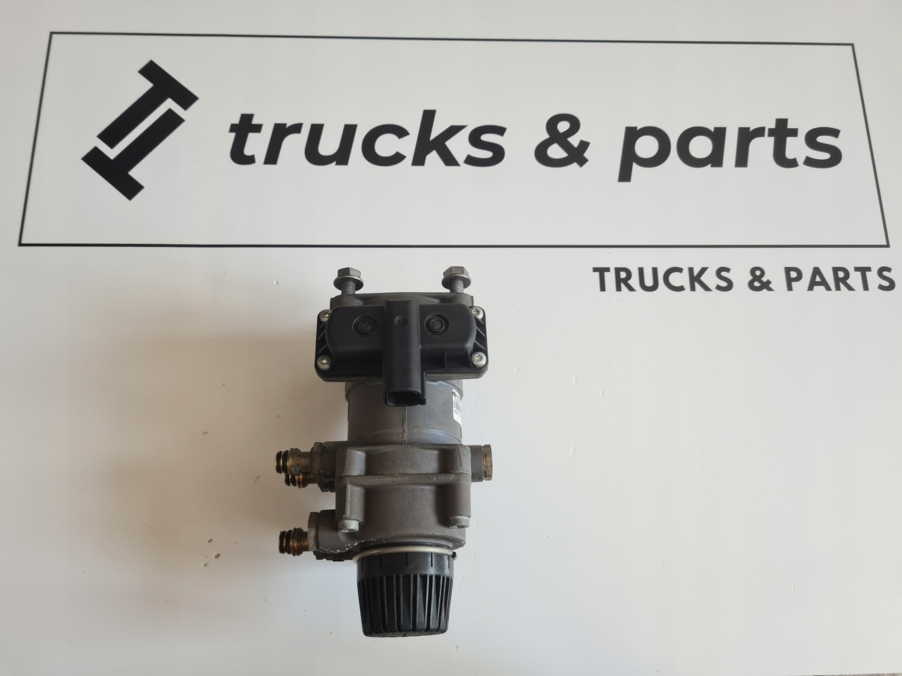 KNORR-BREMSE ZAWÓR GŁÓWNY HAMULCOWY POD PEDAŁ FORD F-MAX 500 TRUCKS EURO 6 CARGO - Piezas de freno para Camión: foto 1 KNORR-BREMSE ZAWÓR GŁÓWNY HAMULCOWY POD PEDAŁ FORD F-MAX 500 TRUCKS EURO 6 CARGO - Piezas de freno para Camión: foto 1