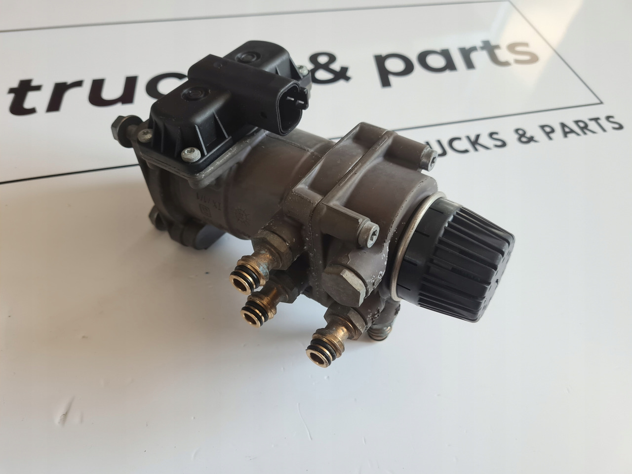 KNORR-BREMSE ZAWÓR GŁÓWNY HAMULCOWY POD PEDAŁ FORD F-MAX 500 TRUCKS EURO 6 CARGO - Piezas de freno para Camión: foto 2 KNORR-BREMSE ZAWÓR GŁÓWNY HAMULCOWY POD PEDAŁ FORD F-MAX 500 TRUCKS EURO 6 CARGO - Piezas de freno para Camión: foto 2