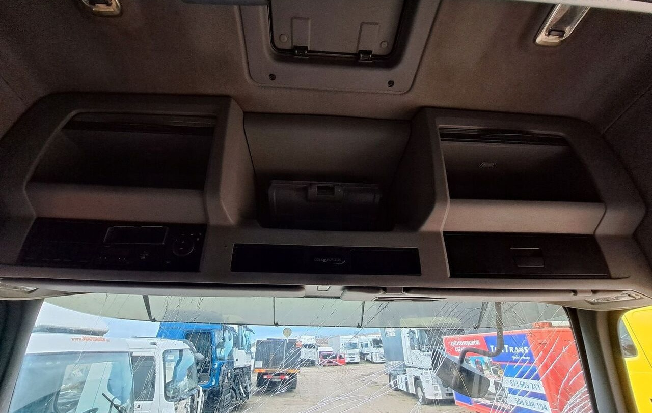 PÓŁKA KONSOLA GÓRNA SCHOWEK VOLVO FM FH 13 LIFT GLOBETROTTER - Salpicadero para Camión: foto 2 PÓŁKA KONSOLA GÓRNA SCHOWEK VOLVO FM FH 13 LIFT GLOBETROTTER - Salpicadero para Camión: foto 2