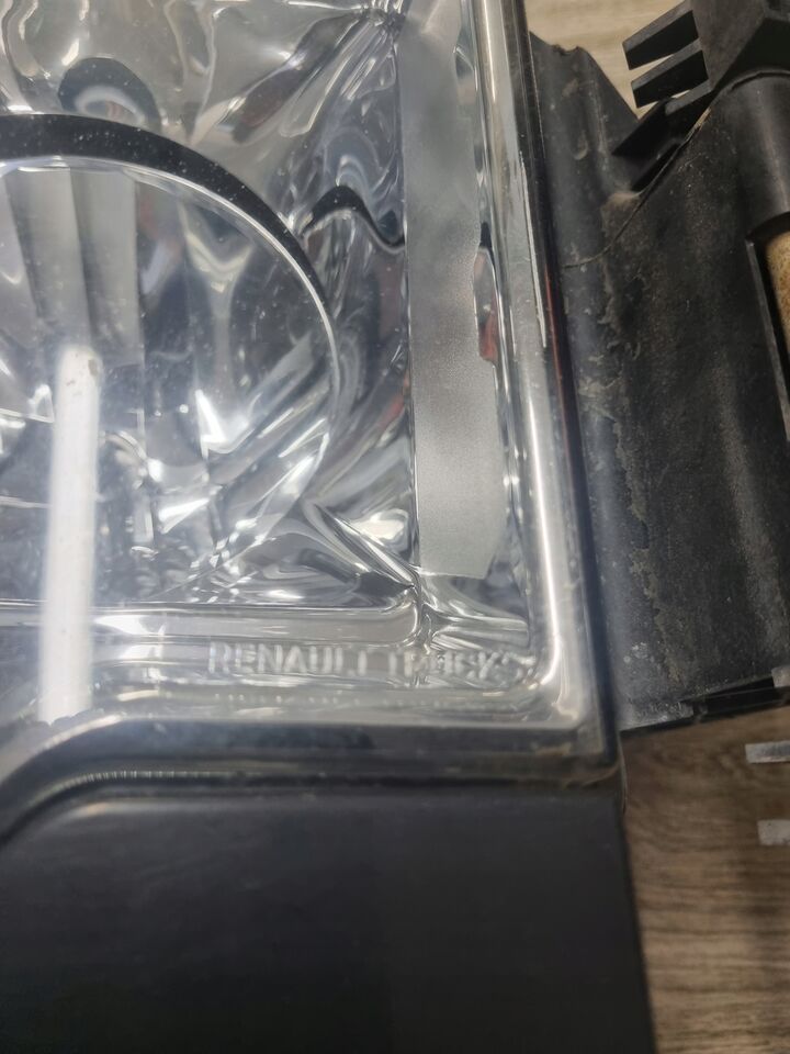 RENAULT LAMPA PRAWA REFLEKTOR RENAULT GAMA T RANGE ORYGINAŁ - Faro delantero para Camión: foto 3 RENAULT LAMPA PRAWA REFLEKTOR RENAULT GAMA T RANGE ORYGINAŁ - Faro delantero para Camión: foto 3