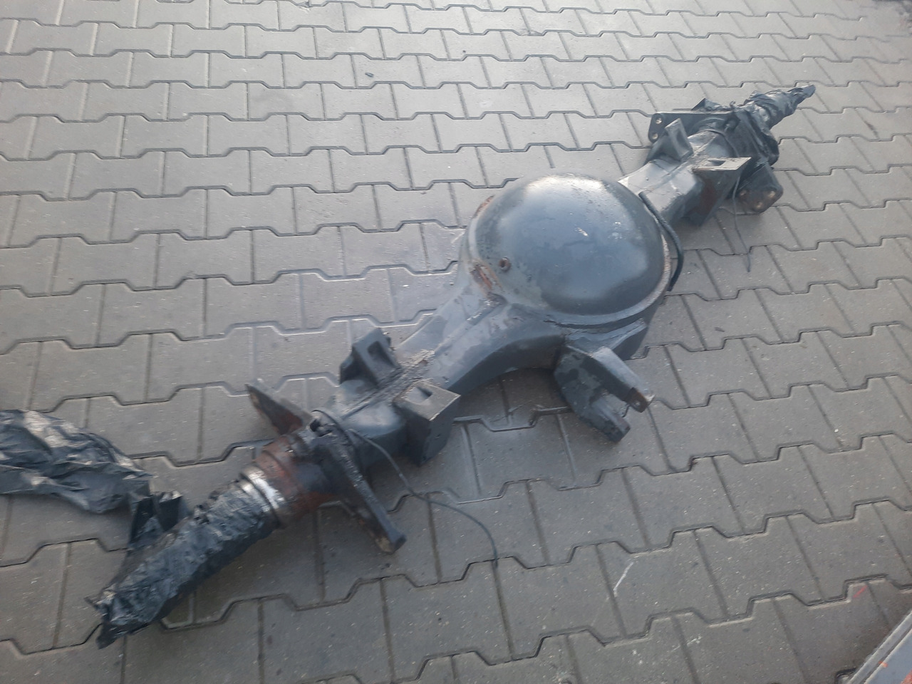 RENAULT OBUDOWA MOSTU POCHWA RENAULT MIDLUM GAMA D R19.5 - Eje y piezas para Camión: foto 5 RENAULT OBUDOWA MOSTU POCHWA RENAULT MIDLUM GAMA D R19.5 - Eje y piezas para Camión: foto 5