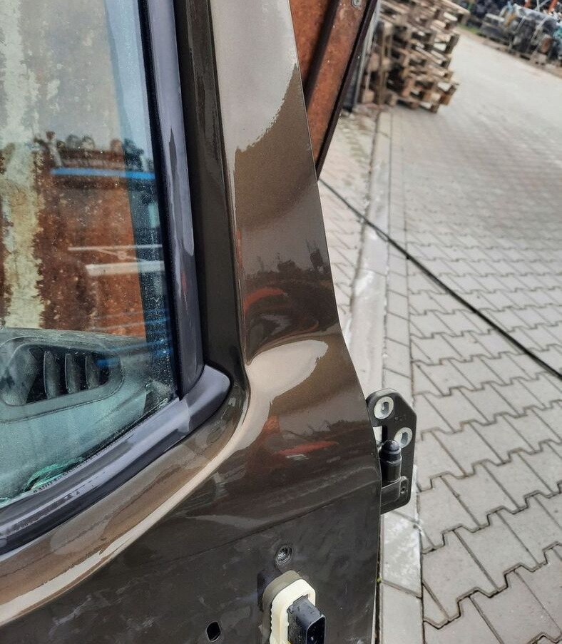 Renault GAMA T K C RANGE - Puerta y piezas para Camión: foto 5 Renault GAMA T K C RANGE - Puerta y piezas para Camión: foto 5