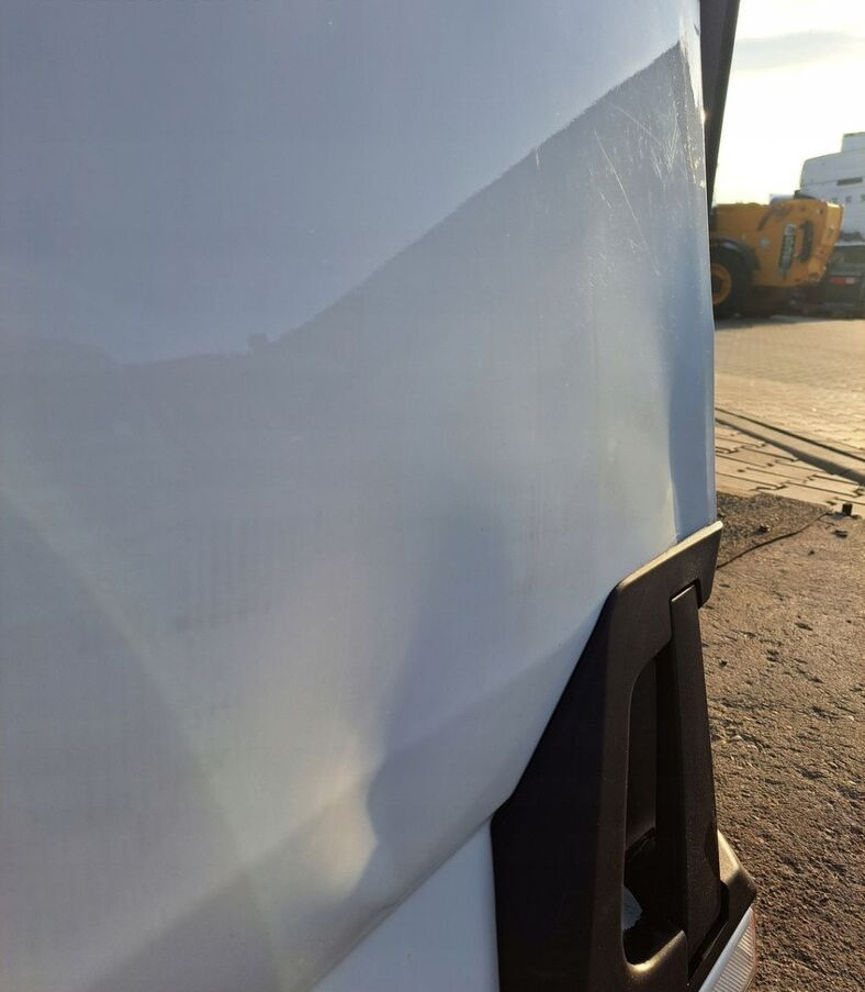 Renault GAMA T K C RANGE - Puerta y piezas para Camión: foto 4 Renault GAMA T K C RANGE - Puerta y piezas para Camión: foto 4