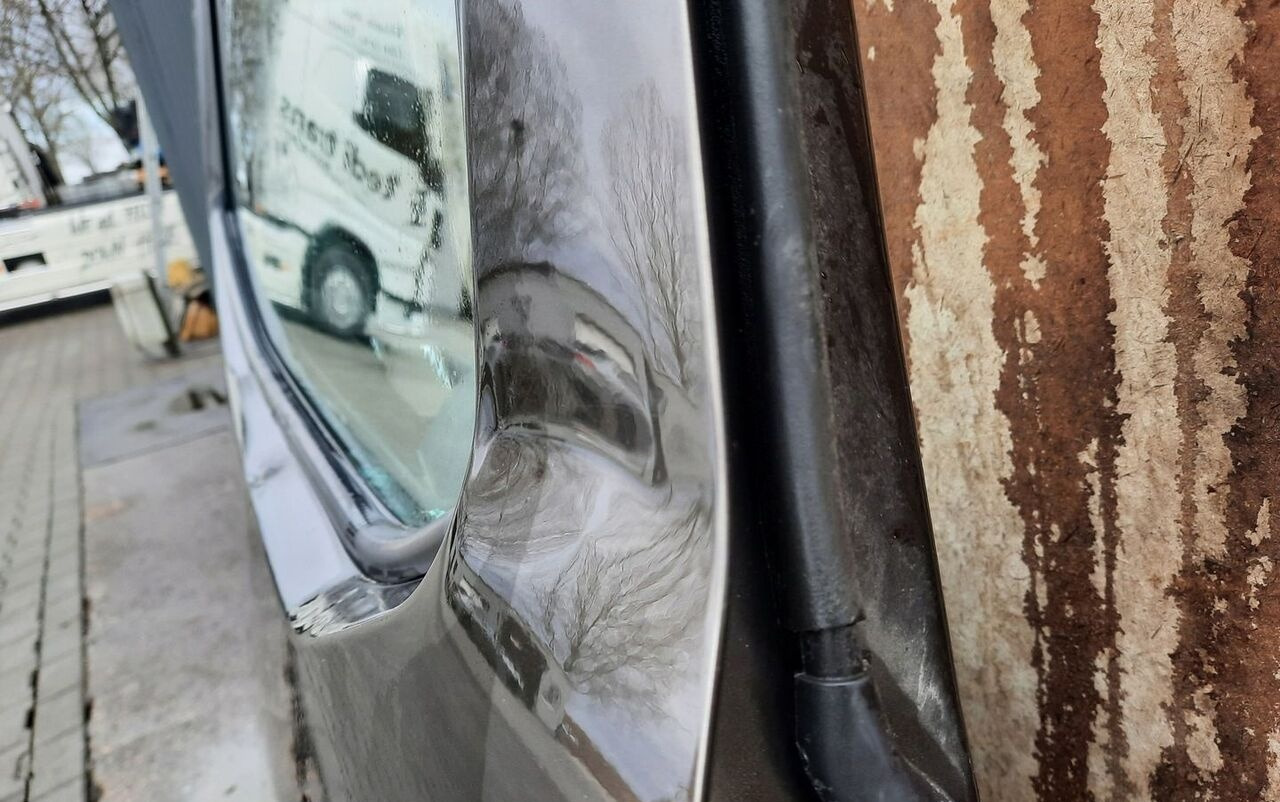 Renault GAMA T K C RANGE - Puerta y piezas para Camión: foto 3 Renault GAMA T K C RANGE - Puerta y piezas para Camión: foto 3