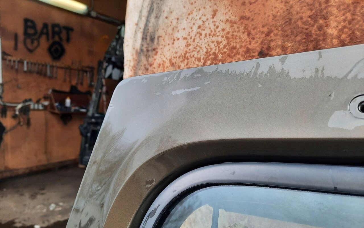 Renault GAMA T K C RANGE - Puerta y piezas para Camión: foto 2 Renault GAMA T K C RANGE - Puerta y piezas para Camión: foto 2