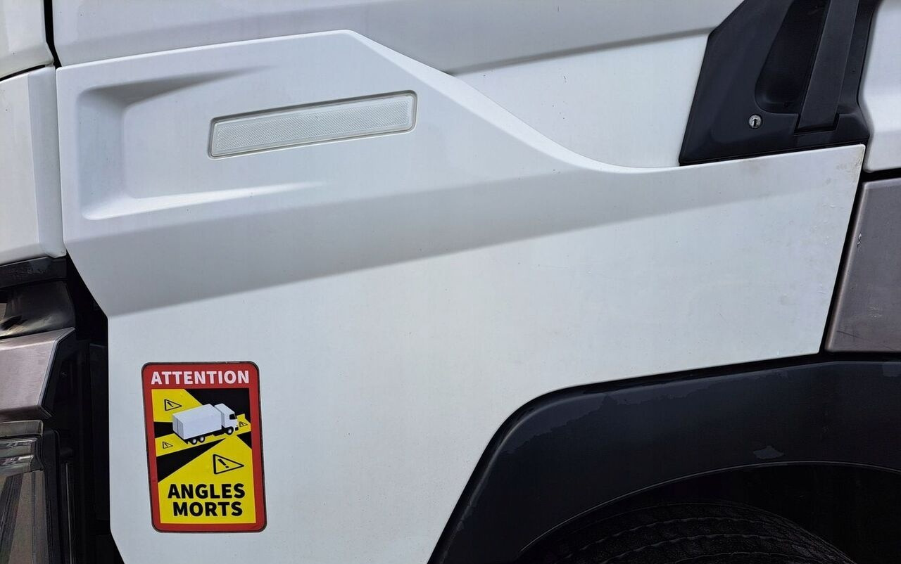 Renault GAMA T RANGE HIGH - Puerta y piezas para Camión: foto 2 Renault GAMA T RANGE HIGH - Puerta y piezas para Camión: foto 2