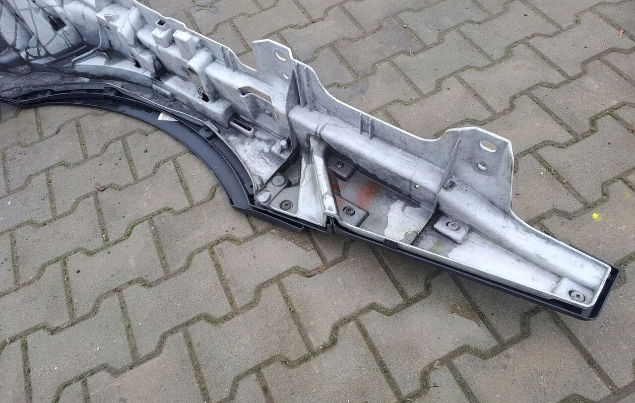 Renault STOPNICA GÓRNA STOPIEŃ PRAWY RENAULT GAMA T RANGE - Peldaño para Camión: foto 3 Renault STOPNICA GÓRNA STOPIEŃ PRAWY RENAULT GAMA T RANGE - Peldaño para Camión: foto 3