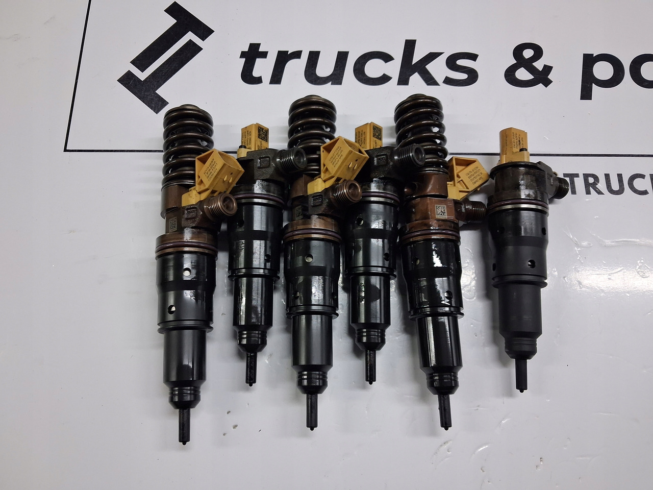 VOLVO CENA ZA KOMPLET 22758876 22758877 - Inyector: foto 1 VOLVO CENA ZA KOMPLET 22758876 22758877 - Inyector: foto 1