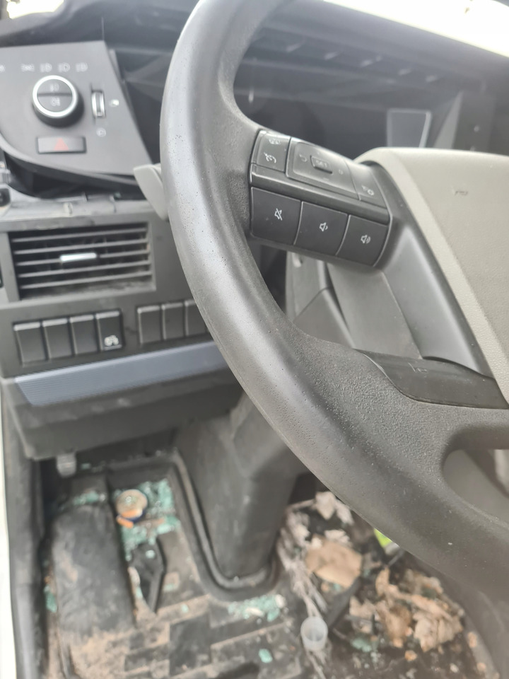 VOLVO KIEROWNICA WIELOFUNKCYJNA KOMPLETNA VOLVO FH 5 FM 5 FMX - Volante para Camión: foto 5 VOLVO KIEROWNICA WIELOFUNKCYJNA KOMPLETNA VOLVO FH 5 FM 5 FMX - Volante para Camión: foto 5