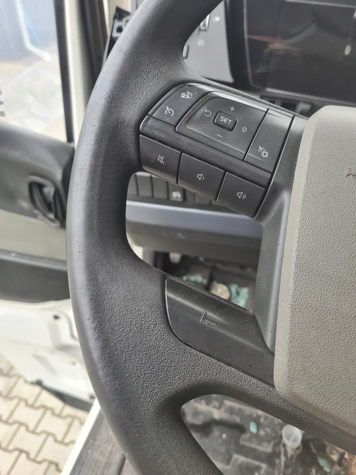 VOLVO KIEROWNICA WIELOFUNKCYJNA KOMPLETNA VOLVO FH 5 FM 5 FMX - Volante para Camión: foto 2 VOLVO KIEROWNICA WIELOFUNKCYJNA KOMPLETNA VOLVO FH 5 FM 5 FMX - Volante para Camión: foto 2