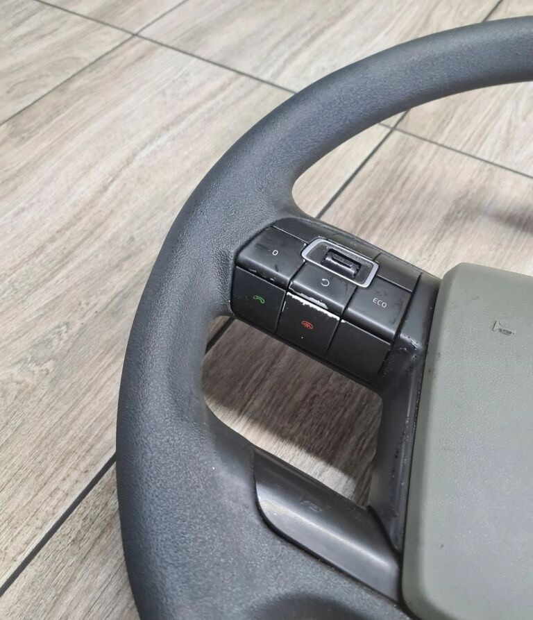 VOLVO KIEROWNICA WIELOFUNKCYJNA VOLVO FH 4 FM 4 FMX - Volante para Camión: foto 2 VOLVO KIEROWNICA WIELOFUNKCYJNA VOLVO FH 4 FM 4 FMX - Volante para Camión: foto 2