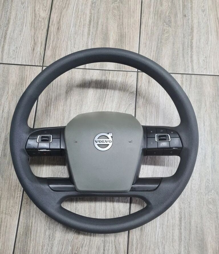 VOLVO KIEROWNICA WIELOFUNKCYJNA VOLVO FH 4 FM 4 FMX - Volante para Camión: foto 1 VOLVO KIEROWNICA WIELOFUNKCYJNA VOLVO FH 4 FM 4 FMX - Volante para Camión: foto 1
