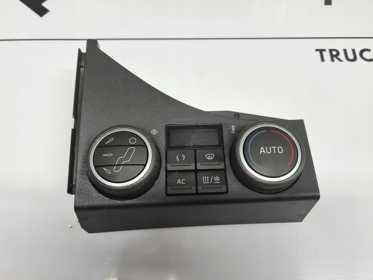 VOLVO PANEL NAWIEWU OGRZEWANIA KLIMATYZACJI VOLVO FH 4 - Calefacción/ Ventilación para Camión: foto 2 VOLVO PANEL NAWIEWU OGRZEWANIA KLIMATYZACJI VOLVO FH 4 - Calefacción/ Ventilación para Camión: foto 2