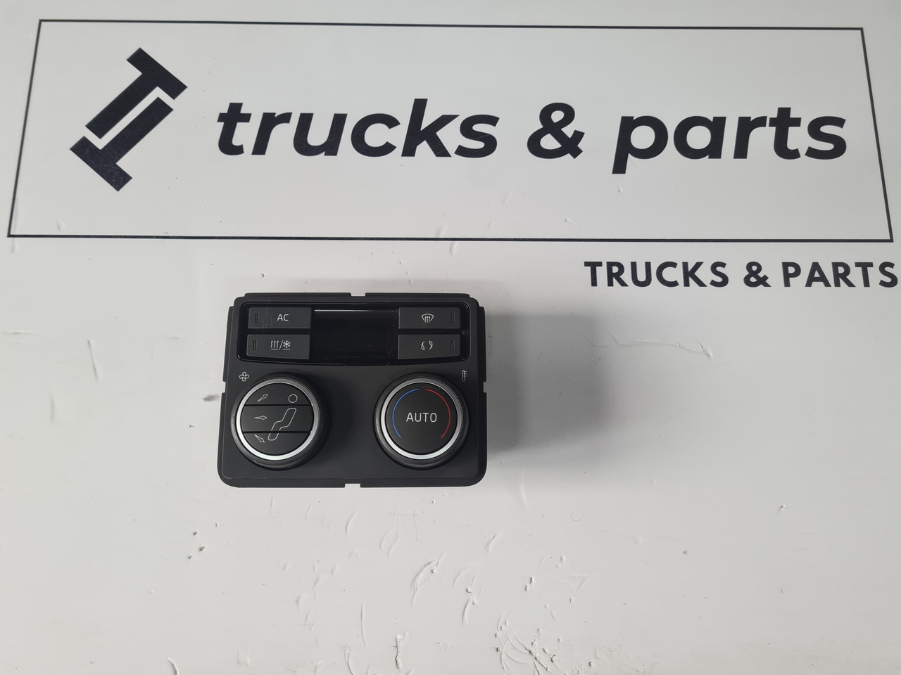 VOLVO PANEL NAWIEWU OGRZEWANIA KLIMATYZACJI VOLVO FH 5 ORYGINAŁ 22711928 - Calefacción/ Ventilación para Camión: foto 1 VOLVO PANEL NAWIEWU OGRZEWANIA KLIMATYZACJI VOLVO FH 5 ORYGINAŁ 22711928 - Calefacción/ Ventilación para Camión: foto 1
