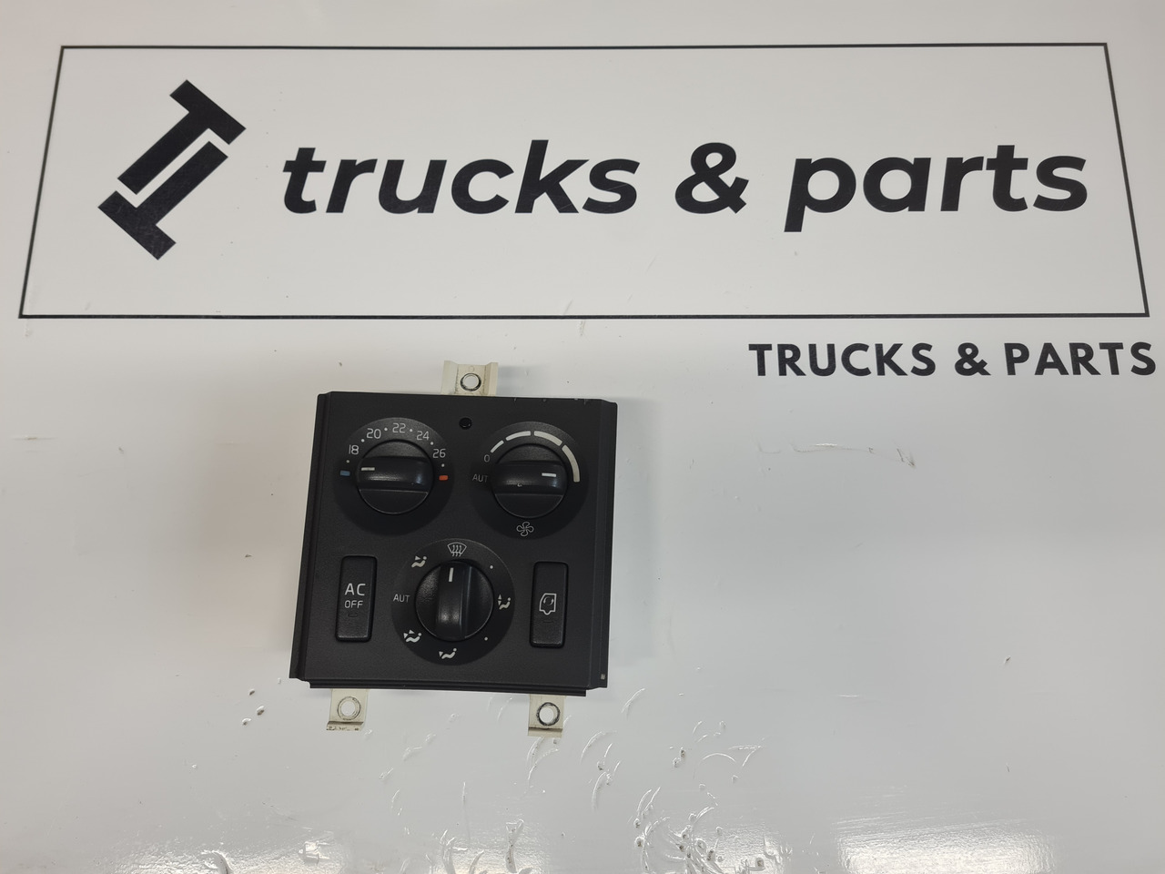 VOLVO PANEL NAWIEWU OGRZEWANIA KLIMATYZACJI VOLVO FH FM 9 13 LIFT - Calefacción/ Ventilación para Camión: foto 1 VOLVO PANEL NAWIEWU OGRZEWANIA KLIMATYZACJI VOLVO FH FM 9 13 LIFT - Calefacción/ Ventilación para Camión: foto 1
