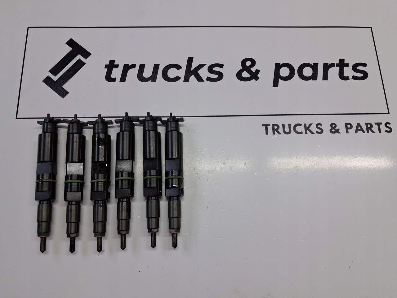 VOLVO POMPOWTRYSKIWACZE WTRYSKI VOLVO FL RENAULT GAMA D D8K - Inyector para Camión: foto 1 VOLVO POMPOWTRYSKIWACZE WTRYSKI VOLVO FL RENAULT GAMA D D8K - Inyector para Camión: foto 1