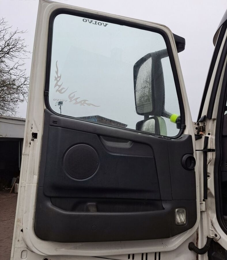 Volvo KOMPLETNE LIFT Volvo FH 13 - Puerta y piezas para Camión: foto 4 Volvo KOMPLETNE LIFT Volvo FH 13 - Puerta y piezas para Camión: foto 4