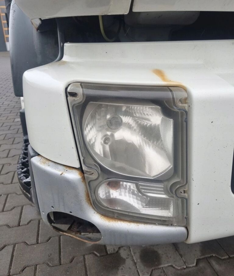Volvo KOMPLETNY Z LAMPAMI BELKA STOPNIE Volvo FL EURO 5 - Parachoques para Camión: foto 2 Volvo KOMPLETNY Z LAMPAMI BELKA STOPNIE Volvo FL EURO 5 - Parachoques para Camión: foto 2