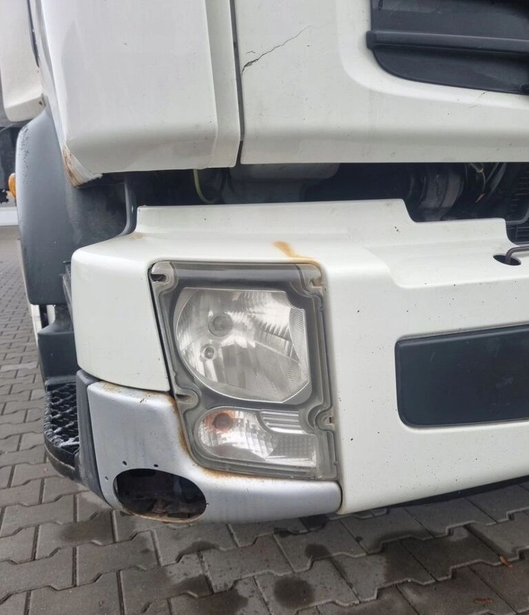 Volvo KOMPLETNY Z LAMPAMI BELKA STOPNIE Volvo FL EURO 5 - Parachoques para Camión: foto 4 Volvo KOMPLETNY Z LAMPAMI BELKA STOPNIE Volvo FL EURO 5 - Parachoques para Camión: foto 4