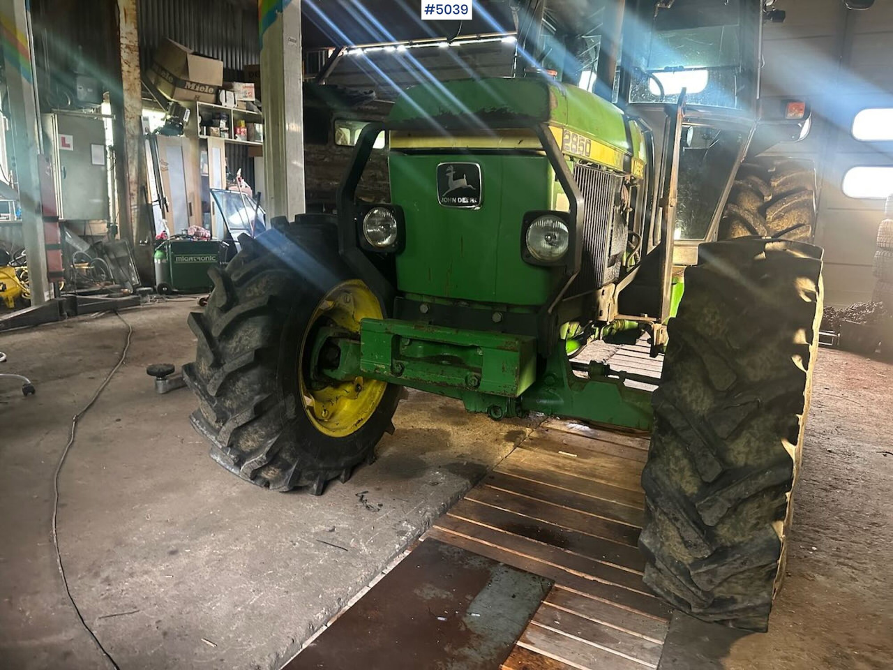 1987 John Deere 2850 Synchron w/ front loader - Tractor: foto 2 1987 John Deere 2850 Synchron w/ front loader - Tractor: foto 2
