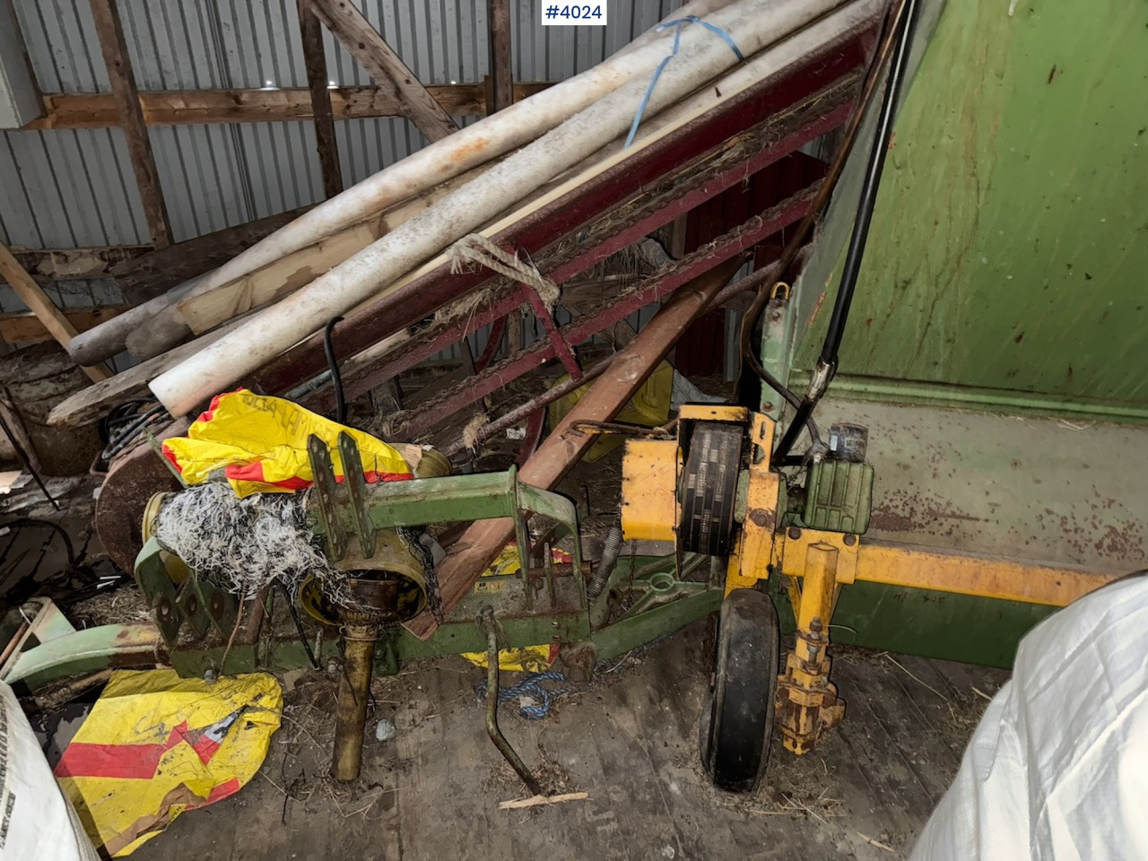 1994 Serigstad 35 harvester with tractor part - Maquinaria de henificación: foto 2 1994 Serigstad 35 harvester with tractor part - Maquinaria de henificación: foto 2