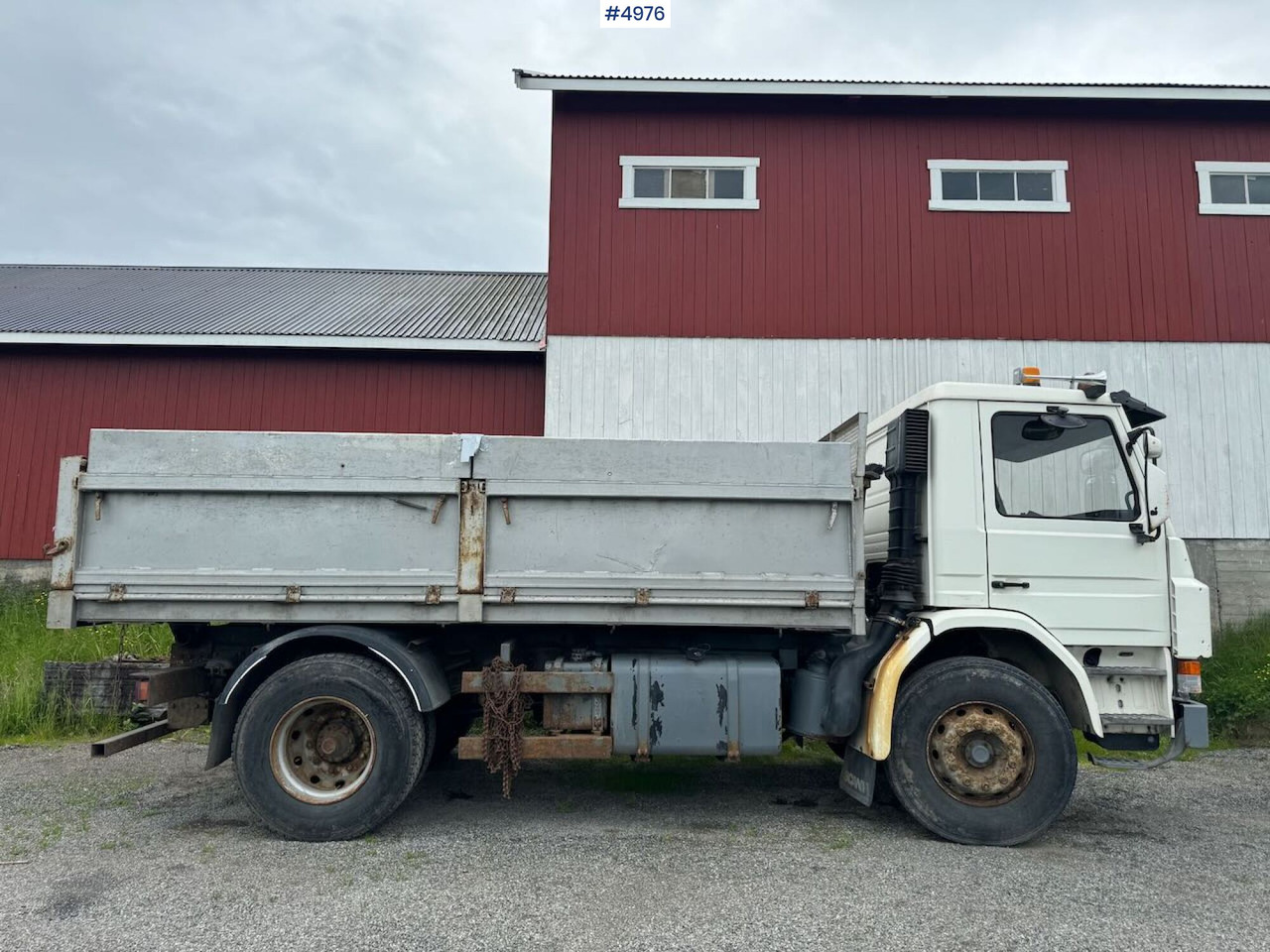 1996 Scania P93 4x2 tipper truck - Camión volquete: foto 1 1996 Scania P93 4x2 tipper truck - Camión volquete: foto 1