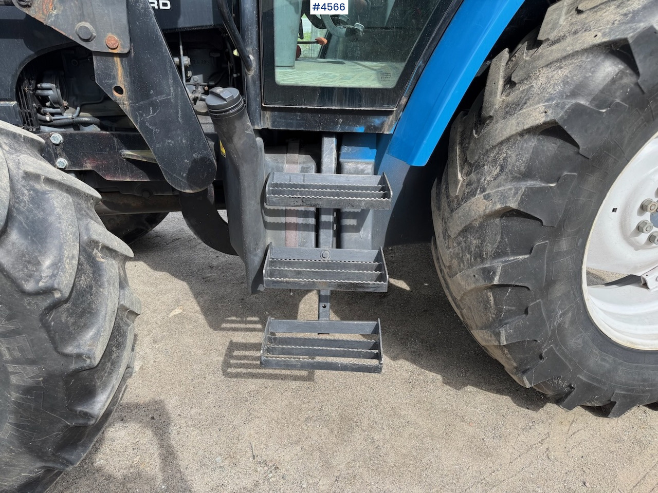 1998 New Holland TS 100 w/front loader and some equipment - Tractor: foto 3 1998 New Holland TS 100 w/front loader and some equipment - Tractor: foto 3