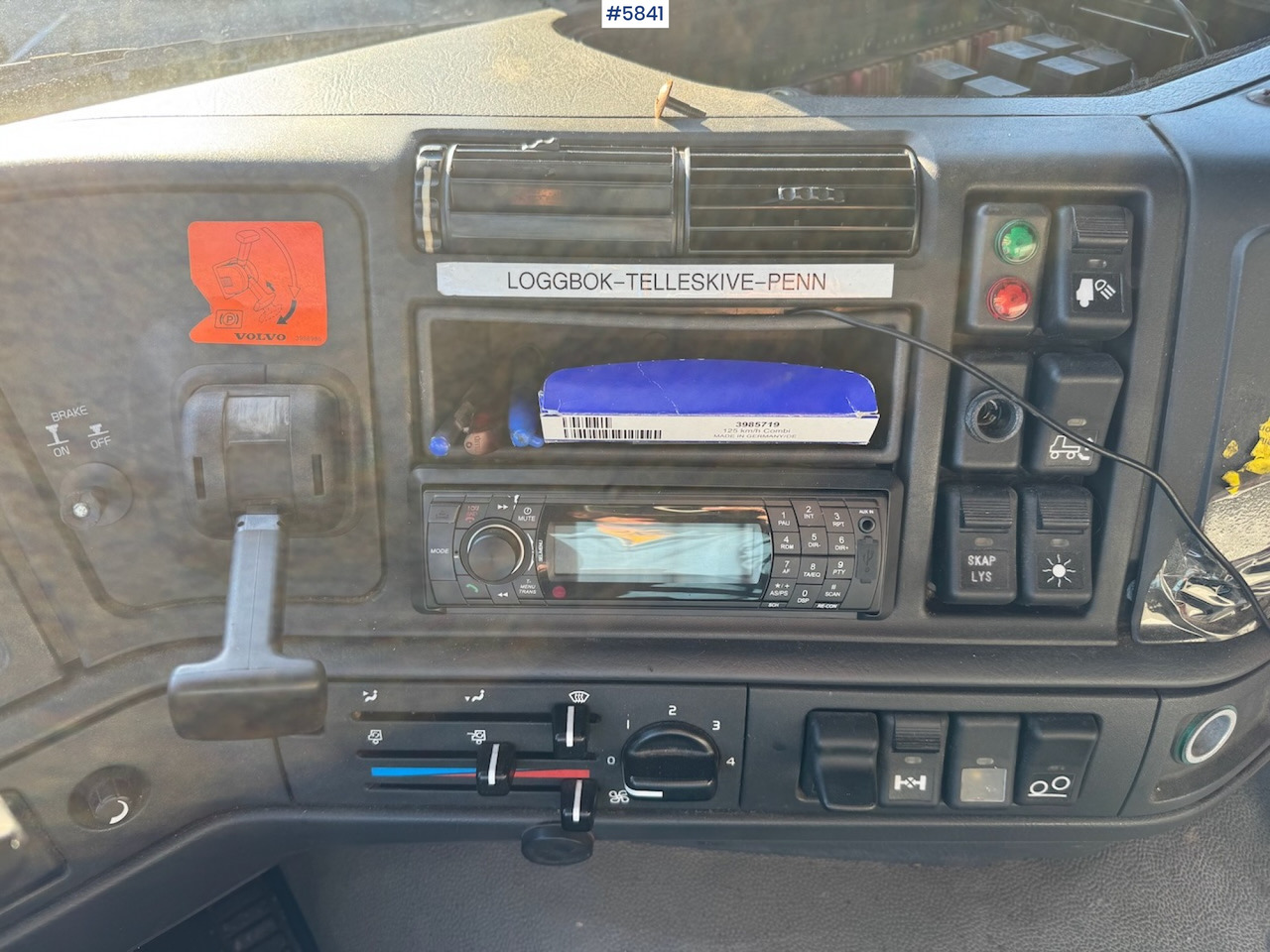 Camión portacontenedore/ Intercambiable 2002 Volvo FM 6x2.: foto 16 Camión portacontenedore/ Intercambiable 2002 Volvo FM 6x2.: foto 16