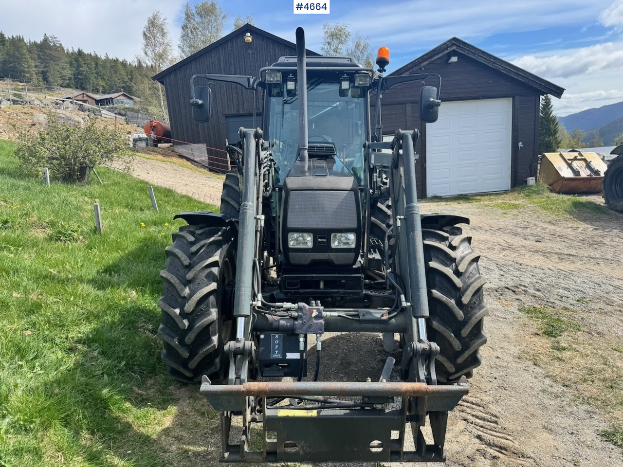 2003 Valtra A85-4 4x4 with Front Loader – 4450 hours! - Tractor: foto 4 2003 Valtra A85-4 4x4 with Front Loader – 4450 hours! - Tractor: foto 4