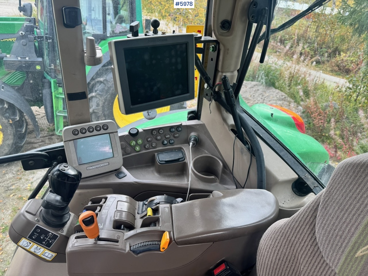 Tractor 2010 John Deere 6930 with Front Hydraulic: foto 19