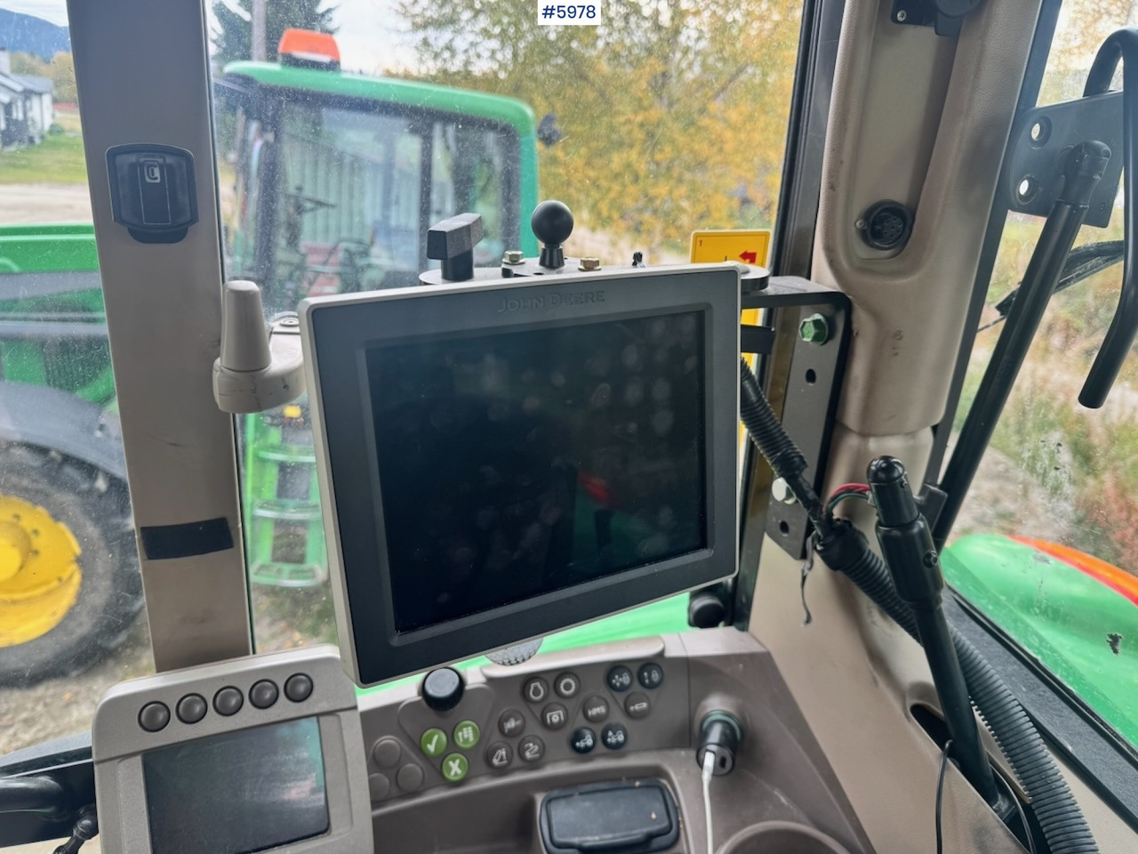 Tractor 2010 John Deere 6930 with Front Hydraulic: foto 20