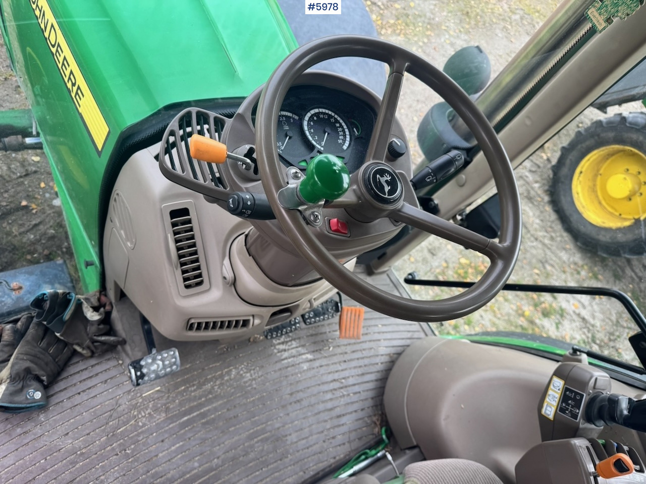 Tractor 2010 John Deere 6930 with Front Hydraulic: foto 14