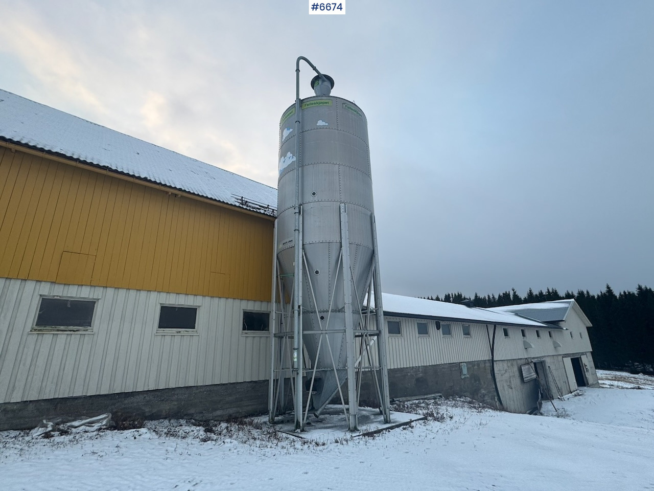 2010 Mafa Outdoor silo w/ level switch and inlet screw - Maquinaria ganadera: foto 1 2010 Mafa Outdoor silo w/ level switch and inlet screw - Maquinaria ganadera: foto 1