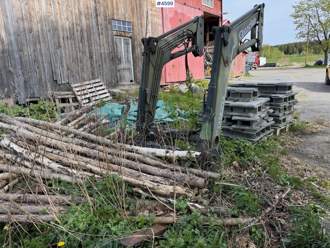 2012 Quicke Q970 w/ bucket and pallet fork. - Cargador frontal para tractor: foto 2 2012 Quicke Q970 w/ bucket and pallet fork. - Cargador frontal para tractor: foto 2