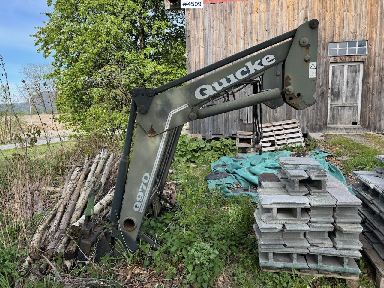 2012 Quicke Q970 w/ bucket and pallet fork. - Cargador frontal para tractor: foto 1 2012 Quicke Q970 w/ bucket and pallet fork. - Cargador frontal para tractor: foto 1