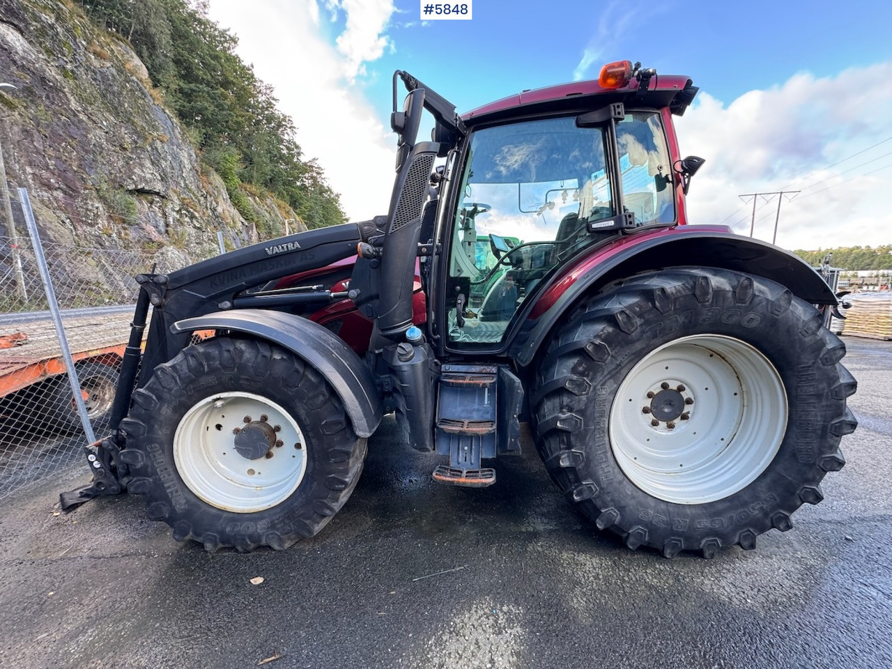 2018 Valtra N174 w/ front loader and plow plate. - Tractor: foto 1 2018 Valtra N174 w/ front loader and plow plate. - Tractor: foto 1