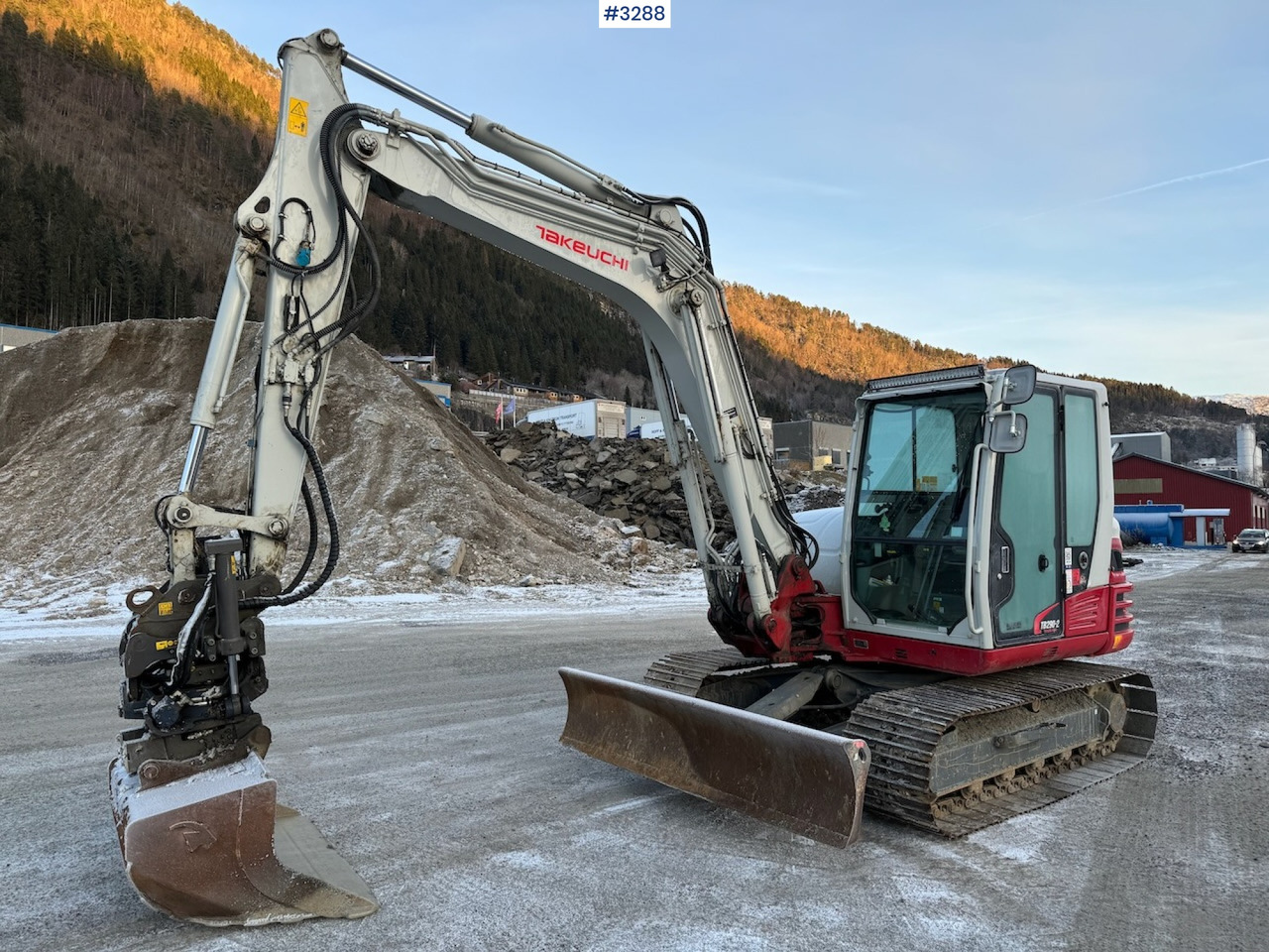 2022 Takeuchi TB 290-2 w/Rotory tilt and several buckets - Excavadora: foto 1 2022 Takeuchi TB 290-2 w/Rotory tilt and several buckets - Excavadora: foto 1