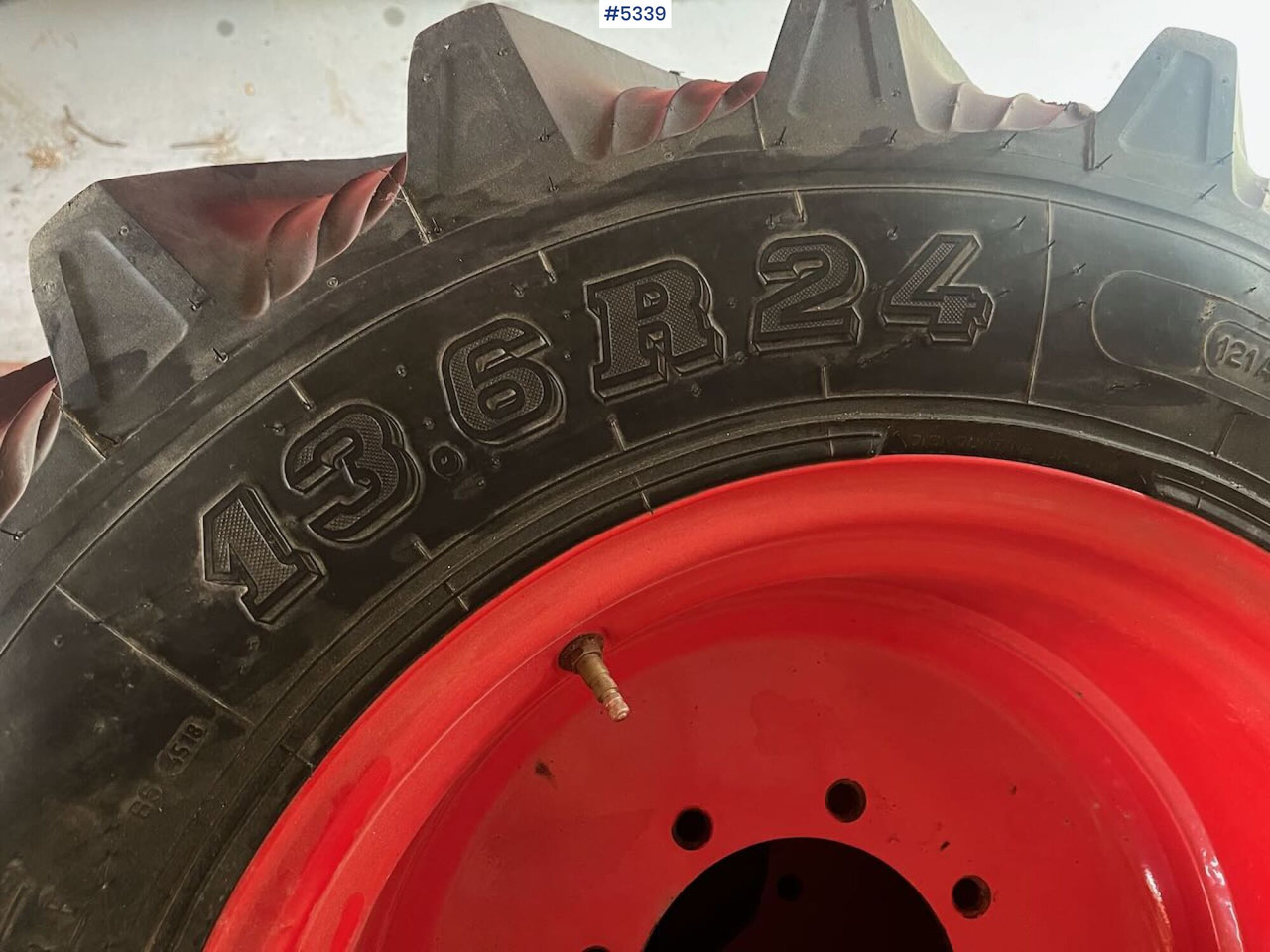 4 tractor tires with studs - Neumático para Tractor: foto 2 4 tractor tires with studs - Neumático para Tractor: foto 2