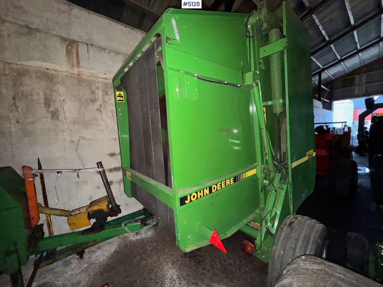 John Deere 550 Round Baler - Maquinaria de henificación: foto 3 John Deere 550 Round Baler - Maquinaria de henificación: foto 3
