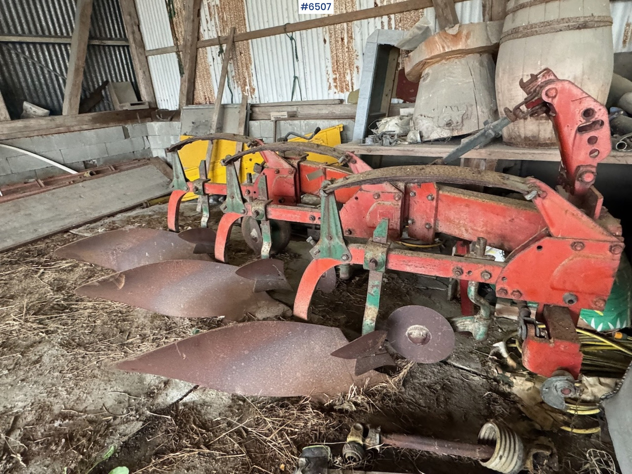 Kverneland 3-furrow plough - Equipo para trabajo del suelo: foto 4 Kverneland 3-furrow plough - Equipo para trabajo del suelo: foto 4