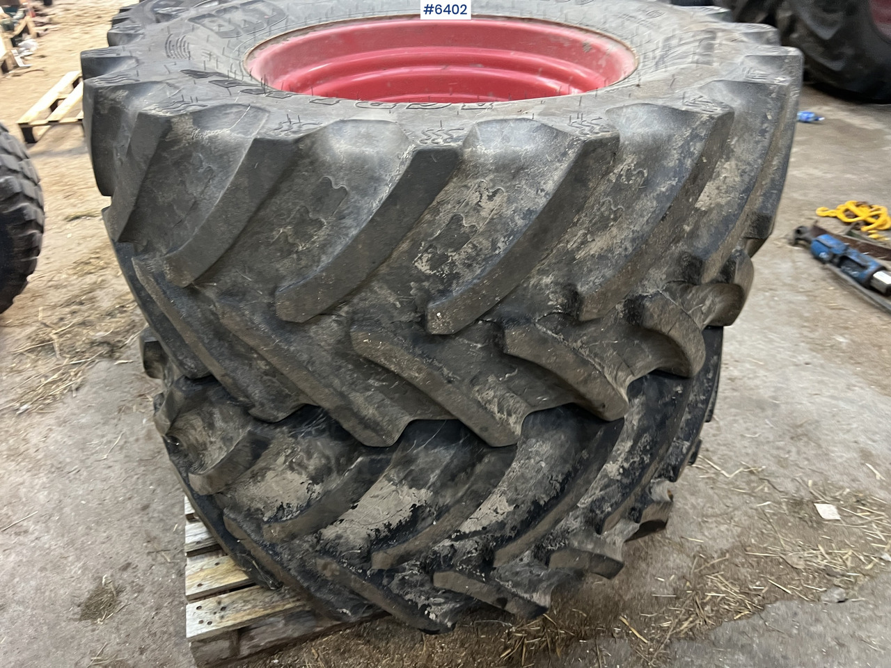 Tractor tires and rims - Otros maquinaria: foto 1 Tractor tires and rims - Otros maquinaria: foto 1