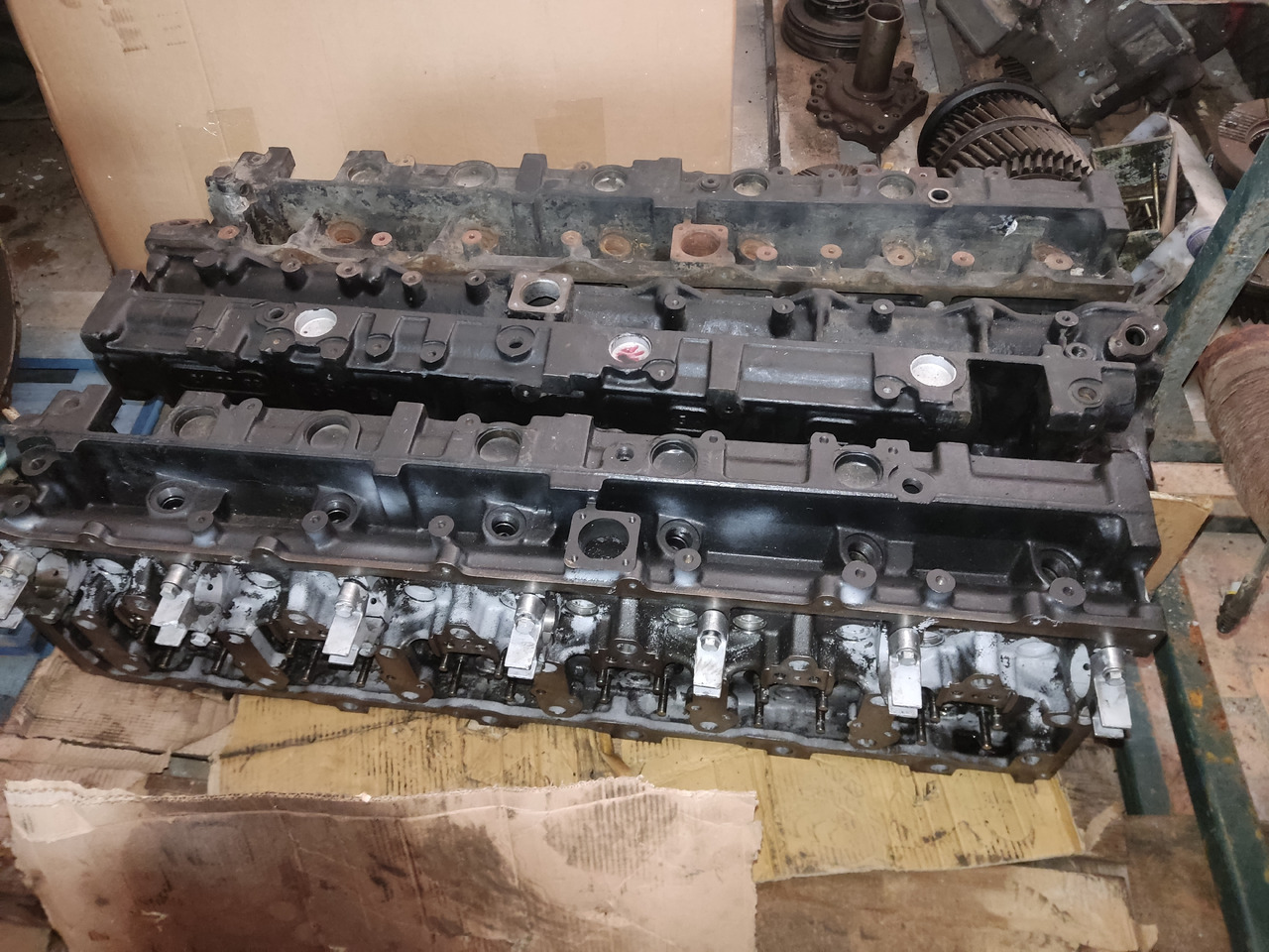 MAN Cylinder head D2066 D2676 - Cabezal de bloque: foto 1 MAN Cylinder head D2066 D2676 - Cabezal de bloque: foto 1
